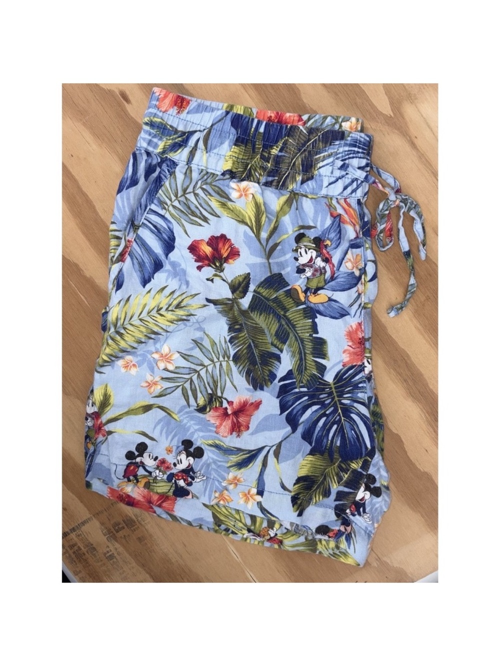 Tommy Bahama Disney jubilee shorts only worn once! - Picture 2 of 4